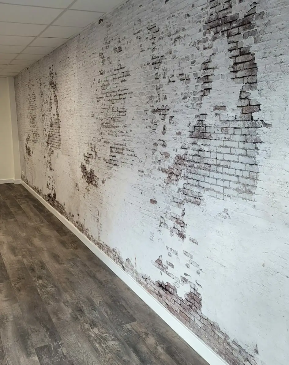 Innenarbeiten und Bodenarbeit mit tapezieren im SCHELFWERK in Schwerin, Mauerwand, Steinwand